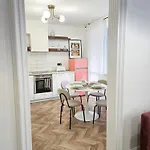 Apartment Urban Nest Near The Center *