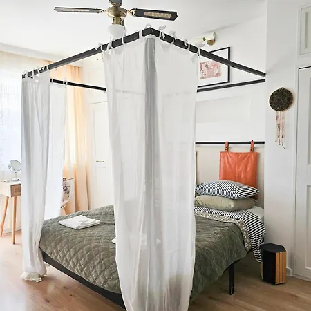 Urban Nest Near The Center Warna