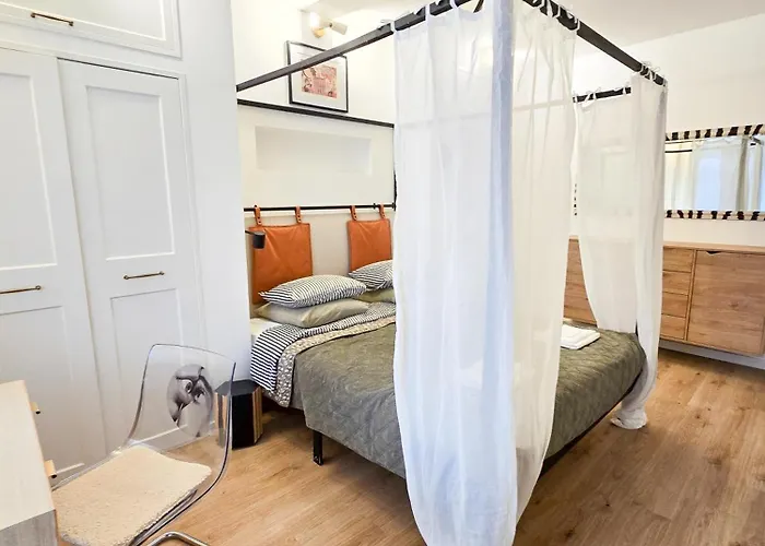 Urban Nest Near The Center Apartament Warna