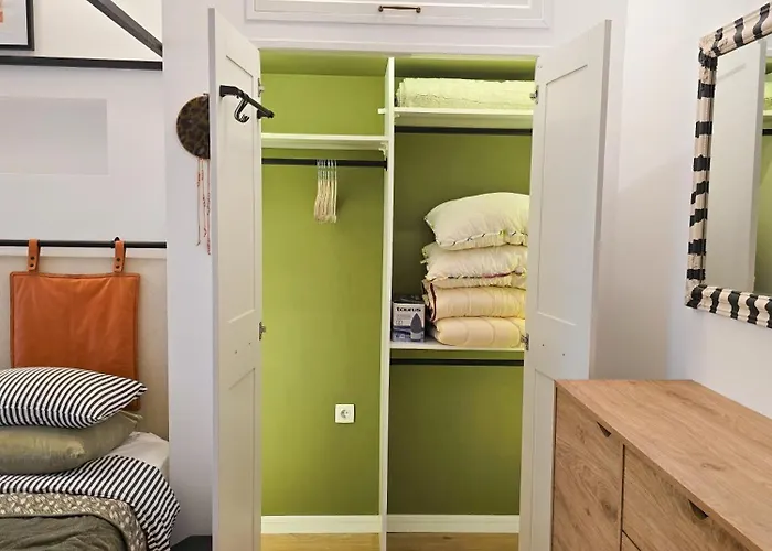 Urban Nest Near The Center * Warna