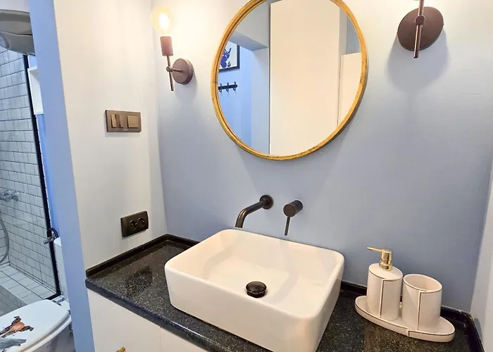 Urban Nest Near The Center Warna